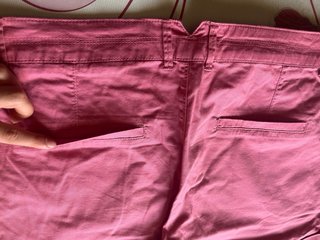 Pantalón vaquero corto de color rosa de mujer