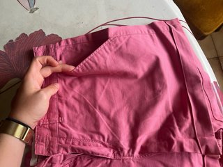 Pantalón vaquero corto de color rosa de mujer
