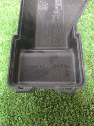 Tapa Caja Fusibles Toyota Avensis 8382P1
