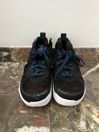 Zapatillas Jordan Talla 38.5 Negras y Azules.