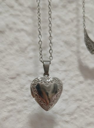 Collar Plateado de Corazón Inoxidable para Fotos