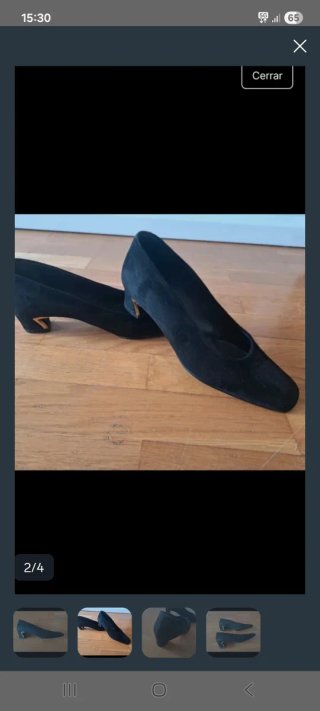 Zapatos de ante negros con tacón dorado
