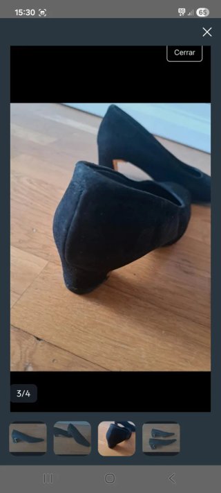 Zapatos de ante negros con tacón dorado