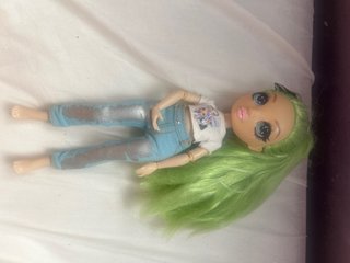 Muñeca verde Rainbow High