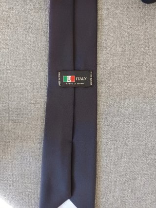 Corbata azul marino sin estrenar