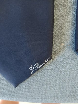Corbata azul marino sin estrenar