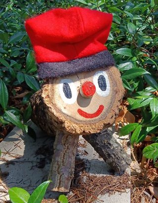Tió de Nadal pintado a mano