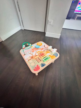 Mesa de actividades para bebé