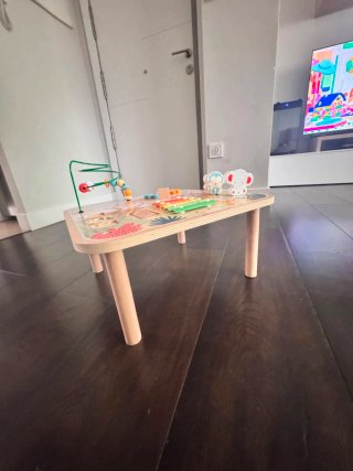 Mesa de actividades para bebé