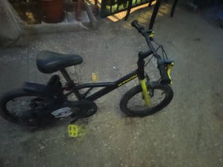 Bicicleta infantil B'TWIN negra y amarilla