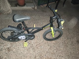 Bicicleta infantil B'TWIN negra y amarilla