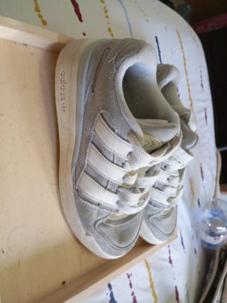 Zapatillas Adidas Forum Grises y Blancas