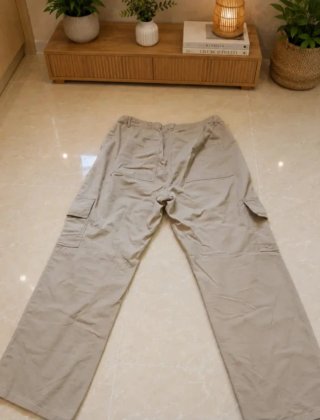 Pantalones cargo beige
