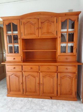 Conjunto mesa pino, 6 sillas y aparador y TV