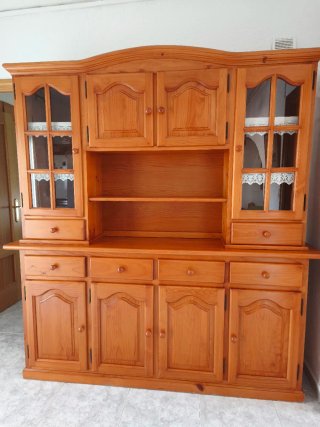 Conjunto mesa pino, 6 sillas y aparador y TV