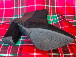 Botines de ante con detalle serpiente