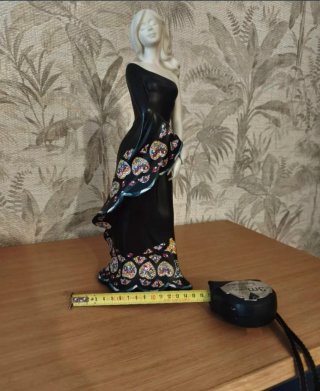 Figura Nadal Mujer Vestido Negro
