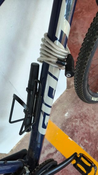 Bicicleta Híbrida GIANT Azul Talla L ring 29