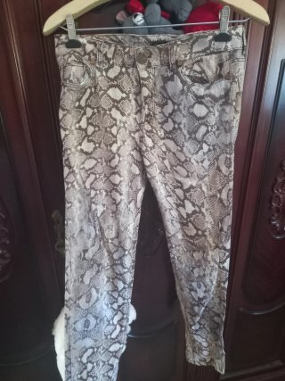 Pantalones Zara Talla 38 Estampado Serpiente
