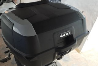 Baúl Givi Negro