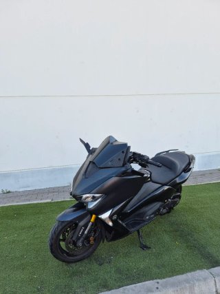 Vendo yamaha tmax 530 sx año 2019