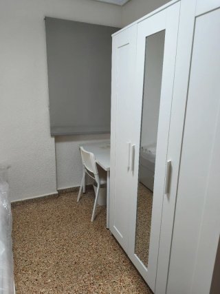 SÓLO QUEDAN 2 HABITACIONES, SÓLO CHICAS.