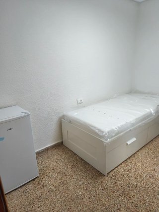 SÓLO QUEDAN 2 HABITACIONES, SÓLO CHICAS.