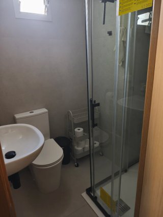SÓLO QUEDAN 2 HABITACIONES, SÓLO CHICAS.