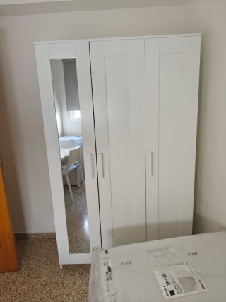 SÓLO QUEDAN 2 HABITACIONES, SÓLO CHICAS.