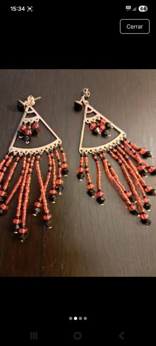 Pendientes largos rojos y negros