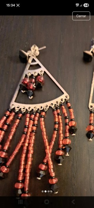 Pendientes largos rojos y negros