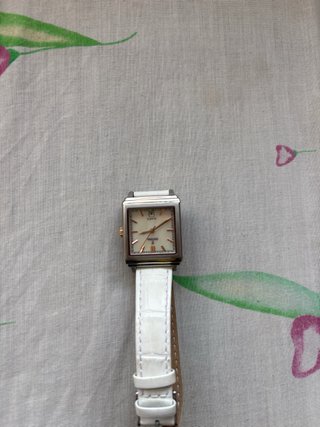 Reloj Festina Quartz Blanco y Dorado