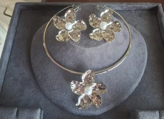 Set collana e orecchini fiore perla oro