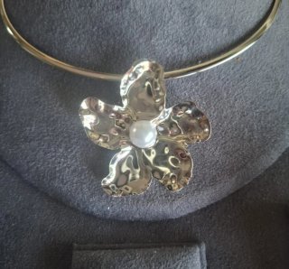 Set collana e orecchini fiore perla oro