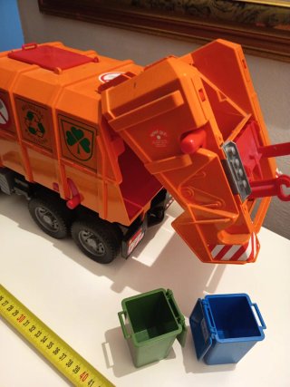 Camion Bruder immondizia arancione