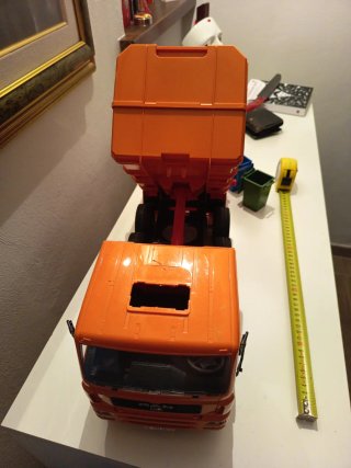 Camion Bruder immondizia arancione