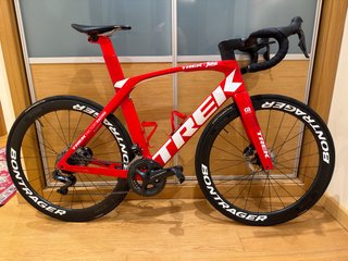 Trek Madone SLR Gen 6 edición Trek Segafredo.