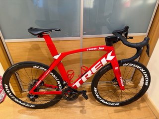 Trek Madone SLR Gen 6 edición Trek Segafredo.