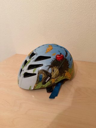 Casco infantil Uvex con diseño de erizo