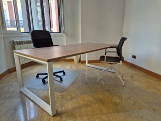 Mesa de despacho moderna madera y metal