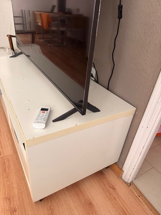 Mueble de salón beige y negro