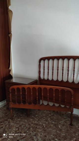 Mesita de noche, cabezal y piecero cama 90 cm