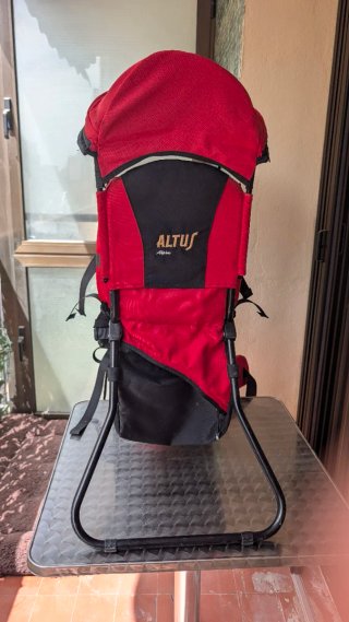 Mochila trekking porta bebé marca Altus