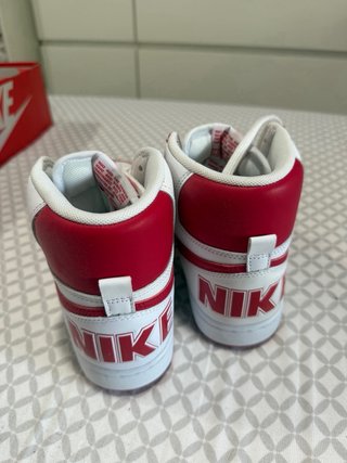 Nike Air Force 1 High Top Roja y Blanca