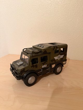 Camión militar de juguete