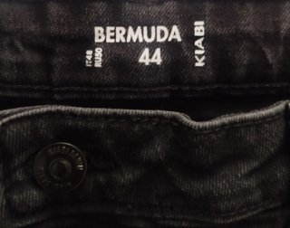 Pantalones vaqueros Bermuda negros desgastados