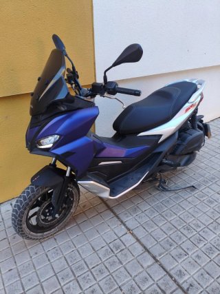 Aprilia SR GT 125 Maxi Scooter Azul/Plata