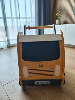 Correpasillos de madera camión servicio