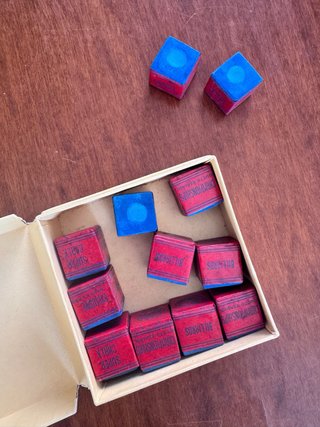 Bolas de billar Belgian Aramith y tizas para palo.