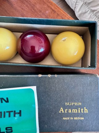 Bolas de billar Belgian Aramith y tizas para palo.